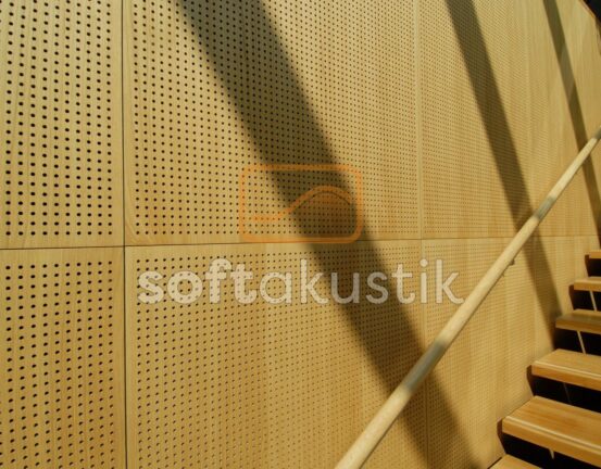 1000-delikli-ahsap-panel-cagri-merkezleri