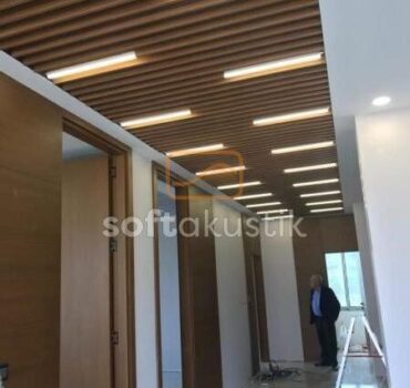 akustik-ahsap-asma-baffle-panel-ses-duzenleme-cozumu
