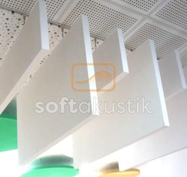 akustik-ahsap-baffle-tavan-isik-ve-havalandirma-uyumu