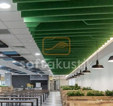 akustik-ahsap-baffle-tavan-konferans-salonlari
